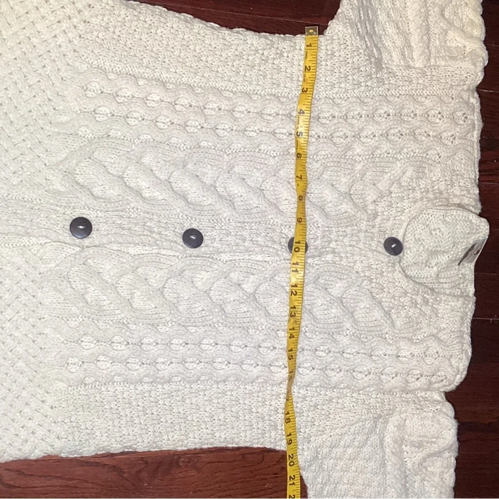 Carraigdonn 100% merino wool Cable Knit Cream Sweater size large